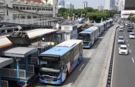 Atlet dan Ofisial Negara Peserta Asian Games 2018 Plesir Naik Bus Wisata Transjakarta