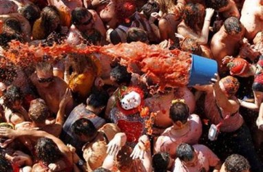 Serunya Festival Lempar Tomat di Spanyol