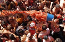 Serunya Festival Lempar Tomat di Spanyol