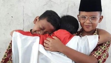 Adegan Berpelukan Jokowi-Hanifan-Prabowo Ditiru Anak-Anak Ini. Berikut Komentar Ridwan Kamil