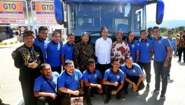 JALAN TOL : Jasa Sarana Kembali ke Jalur