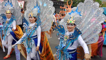Manado Fiesta 2018: Masyarakat Antusias Saksikan Parade Fisco