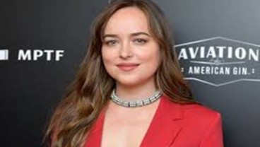 Aktris Dakota Johnson Latihan Kerasukan untuk Film 'Suspiria'