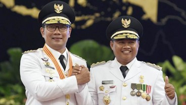 Serah Terima Gubernur Jabar: Ridwan Kamil - Uu Ruzhanul Ulum Resmi Masuki Gedung Sate