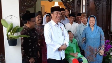 'Sowan' ke Sinta Nuriyah Wahid, Jokowi Santap Bubur Merah Putih