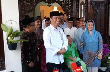 'Sowan' ke Sinta Nuriyah Wahid, Jokowi Santap Bubur Merah Putih