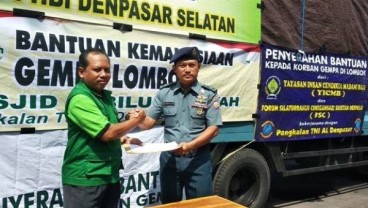 Lanal Denpasar Kawal Penyaluran Bantuan Gempa Lombok