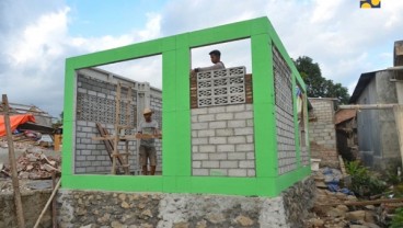 Masyarakat Gotong Royong Perbaiki Rumah Terdampak Gempa Lombok