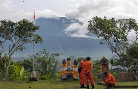 Badan Geologi Terjunkan 200 Petugas Pengamatan Gunung Api