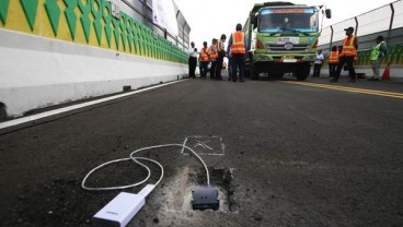 Penerangan Koridor 13 Transjakarta Hampir Rampung