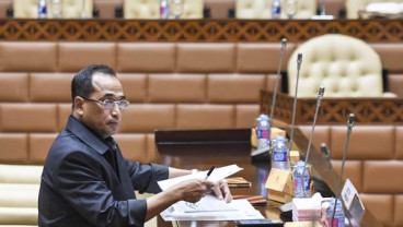 TAKSI DALAM JARINGAN   : Menhub Serius Buat Aplikasi Daring 