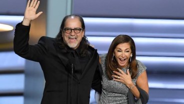 Sutradara Glenn Weiss Lamar Kekasihnya di Emmy Awards 2018