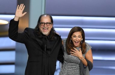 Sutradara Glenn Weiss Lamar Kekasihnya di Emmy Awards 2018