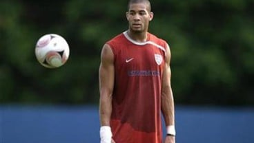 Oguchi Onyewu Umumkan Pensiun dari Lapangan Hijau