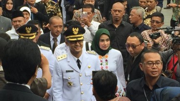 Tiba di Gedung Sate, Hengky Kurniawan Jadi Sasaran Selfie