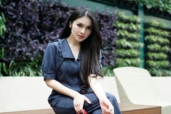 Tips Awet Muda Sandra Dewi