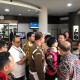 Ditahan, Karen Agustiawan Terlihat Meneteskan Air Mata & Pamit Kepada Keluarga