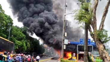 Polda Metro Jaya Selidiki Penyebab Kebakaran di Gerbang Tol Pejompongan