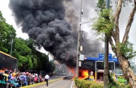 Polda Metro Jaya Selidiki Penyebab Kebakaran di Gerbang Tol Pejompongan