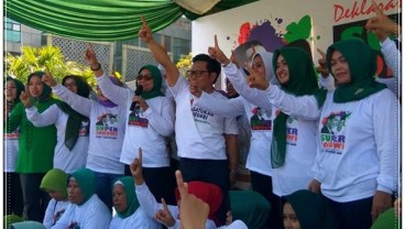 PILPRES 2019: Emak-Emak Pun 'Dipeluk' 