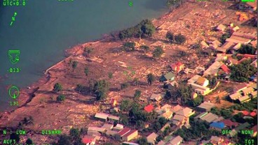 GEMPA PALU-DONGGALA: Tim SAR Berburu Dengan Waktu