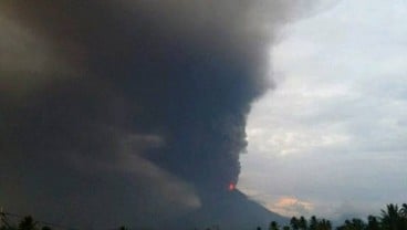 Foto-foto Gunung Soputan Kembali Erupsi