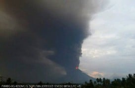 Foto-foto Gunung Soputan Kembali Erupsi