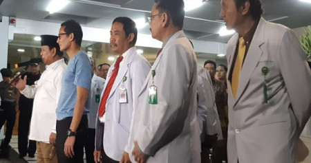 Prabowo Subianto dan Sandiaga Uno usai melakukan pemeriksaan kesehatan di RSPAD Gatot Subroto,  Jakarta, Senin (13/8/2018)./Bisnis-Muhammad Ridwan