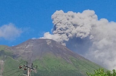 Gunung Gamalama Alami Erupsi Minor. Letusan Kecil Terjadi Pukul 11.52 WIT