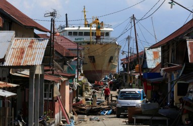 Mantan Kiper Timnas Indonesia Lelang Baju untuk Korban Gempa Palu