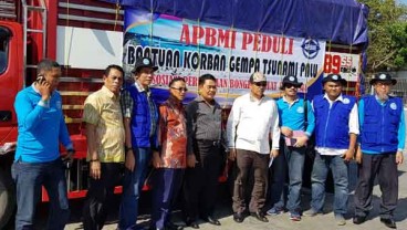 Gempa Palu-Donggala: Pengusaha Bongkar Muat Kirim 3 Truk Sembako