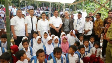 Menko Luhut dan IMF Serahkan Bantuan untuk Korban Gempa Lombok