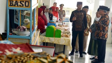 Perdana, Presiden Jokowi Luncurkan Bank Wakaf Mikro di Luar Jawa