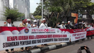 Massa Pendukung Amien Rais Tiba di Depan Markas Polda Metro Jaya