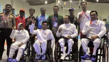 Kunjungi Venue Wheelchair Fencing, Menpora Berbaur Bersama Atlet dan Penonton
