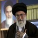 Khamenei Perintahkan Para Pejabat Selesaikan Krisis Ekonomi Iran