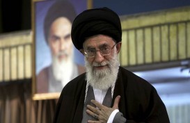 Khamenei Perintahkan Para Pejabat Selesaikan Krisis Ekonomi Iran