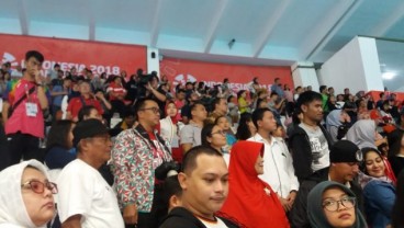 Nonton Para Renang, Menpora dan Keluarga Pilih Duduk Bersama Masyarakat