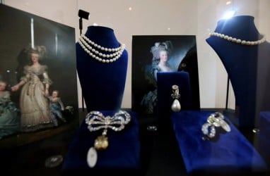 Perhiasan Ratu Prancis Terakhir Dilelang Bulan Depan