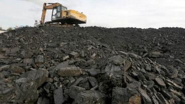 Harga Batu Bara Menguat Saat Minyak Anjlok 