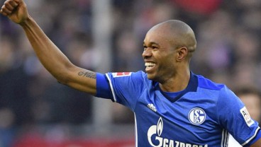 Bek Veteran Naldo Bertahan di Schalke Hingga 2020