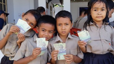 Siswa SD di Pulau Nusa, Sulut, Antusias Tukar Uang Lusuh