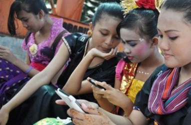 Pengguna Smartphone Indonesia Habiskan 1,2 Jam per Hari Konsumsi Konten Hiburan