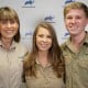 Jejak Steve Irwin sang Crocodile Hunter Diikuti Keluarganya