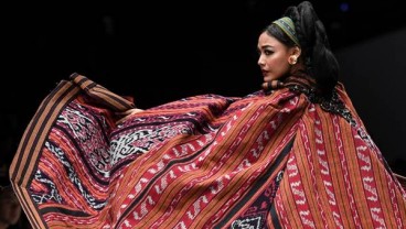 Anne Avantie Hadirkan ‘Badai Pasti Berlalu’ di Jakarta Fashion Week 2019