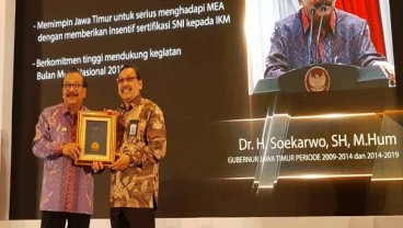 Bisnis Indonesia dapat Penghargaan Standarisasi Nasional