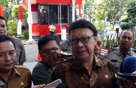 Mendagri Berikan SK Plt. Bupati Cirebon ke Ridwan Kamil