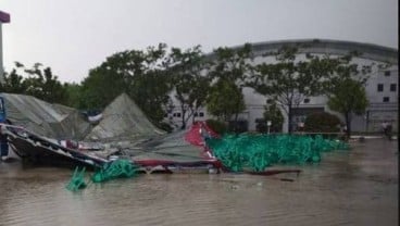 Hujan dan Angin Kencang Terjang Kompleks Jakabaring Sport City Palembang. Ini Kerusakan yang Terjadi