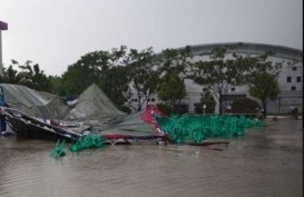 Hujan dan Angin Kencang Terjang Kompleks Jakabaring Sport City Palembang. Ini Kerusakan yang Terjadi