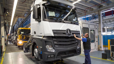 Skandal Emisi Diesel Tekan Laba Daimler
